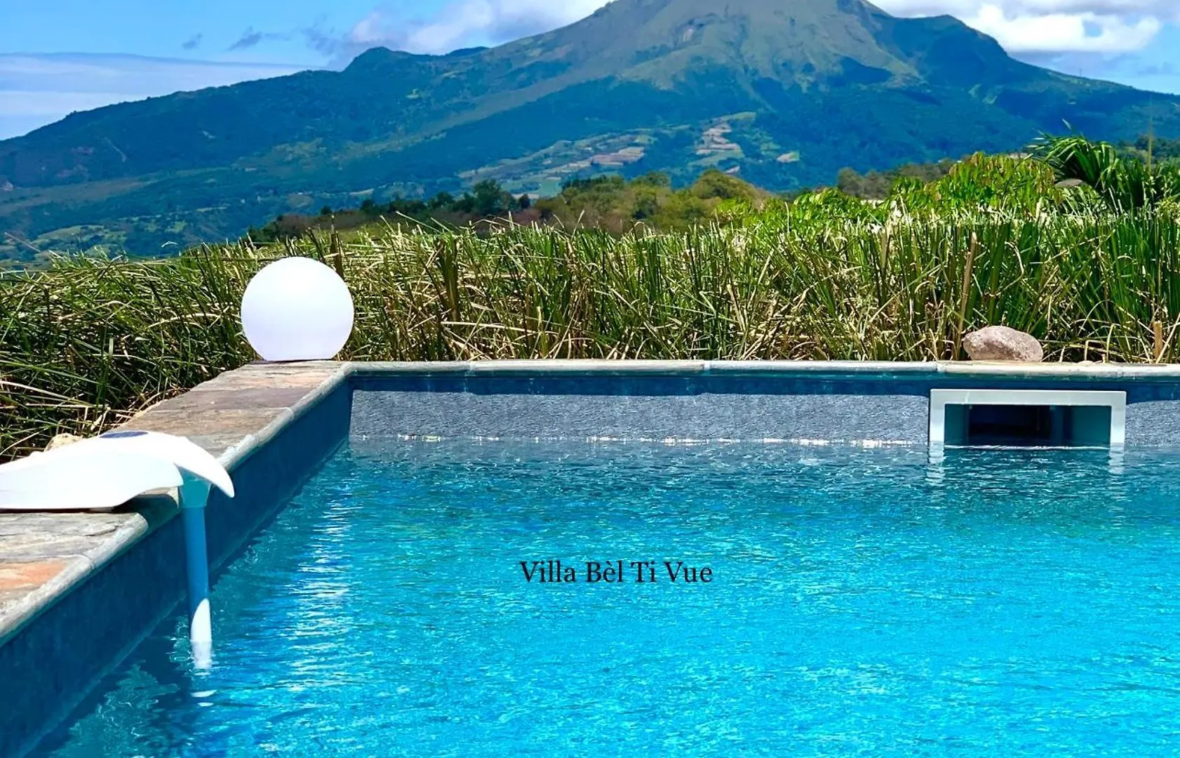 Villa Bel Ti Vue Piscine Vue Mer Et Montagne Pelee Le Carbet 0*,  Martinique